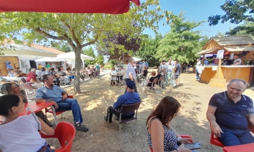 Valen&ccedil;a: Comer massa &agrave; lavrador, leit&atilde;o na caixa e arroz de feij&atilde;o em Silva